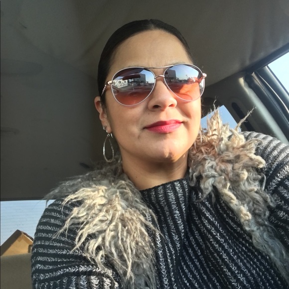 Meet your Posher, Eva - Picture 1 of 14